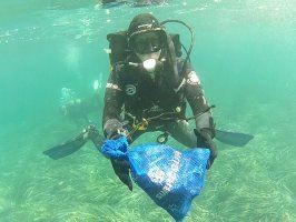 Nova acció de neteja del fons marí de la badia d’Altea