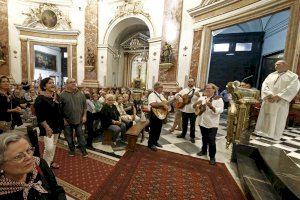 La asociación “Cant d´Estil” ofrece una ronda de “albaes” en la Basílica con motivo del 9 d´Octubre