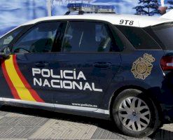 Un Policía Nacional fuera de servicio detiene a un hombre que lo amenazó con un hacha