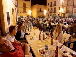 Más de 200 personas celebran el Oktoberfest en Sant Jordi