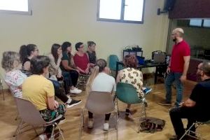 Miembros de asociaciones de personas con discapacidad participan en el taller ‘Artes escénicas inclusivas’