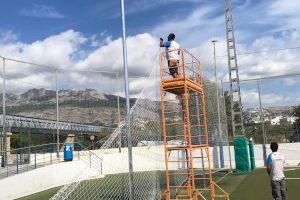 Esports instal•la un parabalons en el camp de gespa artificial d´Altea