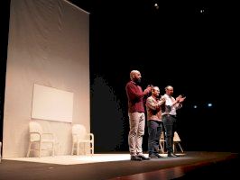 El público de l´Auditori de LA Nucía disfrutó de la comedia “Arte”