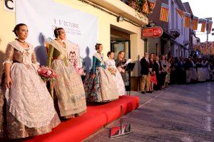 Las fallas de Torrent realizan su tradicional homenaje a la Senyera