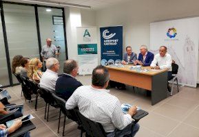 El aeropuerto de Castellón promueve sus nuevas rutas ante el empresariado de Alcalà-Alcossebre