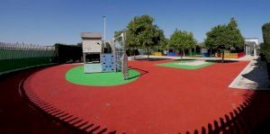 El CEIP Patacona de Alboraya renueva el patio infantil y las cubiertas de sus edificios