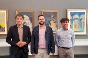 Colomer visita en la Tourist Info de Albaida la exposición 'Segrelles i la promoció turística'