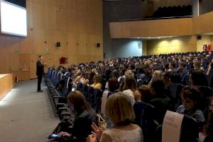 Alacant celebra la jornada d’acollida als 283 auxiliars de conversa en anglés de Primària