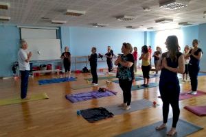 Comienzan las clases gratuitas de yoga en el Centre Municipal de les Arts Rafel Martí de Viciana