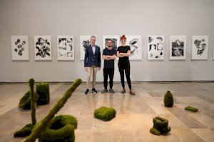 Ernesto Casero reconstruye en el Centre del Carme la “historia de lo natural” de un planeta en peligro de extinción