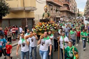 Más de mil personas participan  en la romería de San Crispín