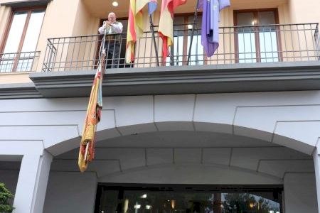 Quart de Poblet vive el tradicional traslado de la Senyera