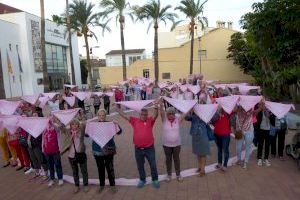 La Nucía extendió un “Gran Lazo Humano contra el Cáncer”