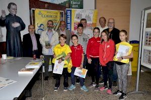 El colegio Salesianos San Juan Bautista presenta un sello conmemorativo con la imagen del colegio