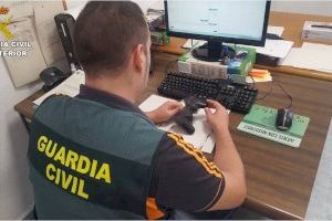 La Guardia Civil detiene en San Vicente a los presuntos autores de 40 delitos de estafa por internet