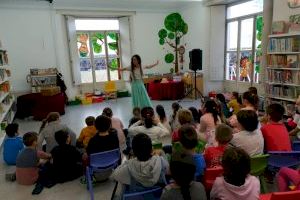 La Biblioteca Municipal de Burriana celebra amb una exposició, activitats i visites guiades el Dia de la Biblioteca