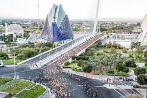 Els carrers de València, preparats per a la celebració de la Mitja Marató que corren 17.500 persones