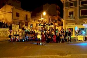 Más de setenta de personas participan en la “Monster Class” de botas de rebote en Almenara