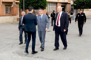 El Delegado del Gobierno y el nuevo jefe superior de la Policía en la Comunitat Valenciana visitan el Ayuntamiento de Mislata