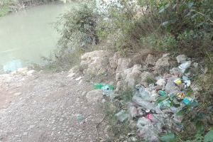 Riba-roja denuncia suciedad y abandono en el Parc Fluvial del Túria y exige una reunión con la Conselleria de Medio Ambiente