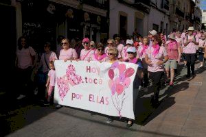 Más de 1000 personas participaron ayer en la marcha rosa organizada por AECC Calpe