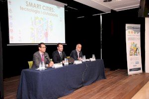 La Universitat de Tardor de l'Eliana debat sobre el paper de les noves tecnologies per a ús ciutadà en les smart cities