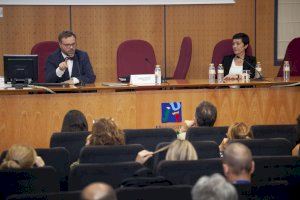 L’UJI incentiva el personal investigador a participar en les convocatòries del programa H2020 vinculades a les Humanitats i les Ciències Socials - (foto 3) L’UJI incentiva el personal investigador a participar en les convocatòries del programa H2020 vinculades a les Humanitats i les Ciències Socials - (foto 3)