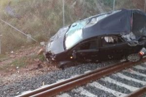 Una dona resulta ferida en caure amb el seu cotxe a la via del tren a Moncofa