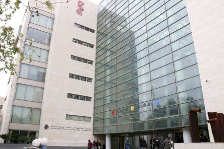 Juzgan a un hombre por intentar asesinar a su exmujer en Sagunto