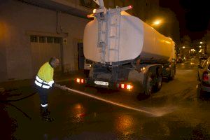 El Ayuntamiento de Onda pone en marcha la limpieza de orines y residuos en las calles a través de la técnica del baldeo mixto después de Fira d’ Onda