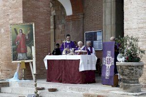 El cardenal Cañizares oficia una misa en el Cementerio General por los fallecidos el último año en la diócesis