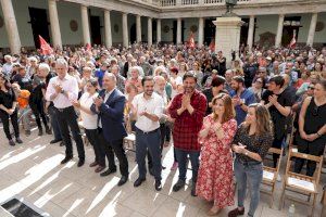 Mil persones abarroten La Nau a l'acte amb Garzón i Mayoral de Unides Podem