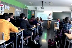 L'alumnat de Gestió Administrativa de l'IES Almussafes realitza un curs de màrqueting dins del projecte Beques Dualiza Bankia - (foto 4)