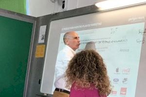 L'alumnat de Gestió Administrativa de l'IES Almussafes realitza un curs de màrqueting dins del projecte Beques Dualiza Bankia - (foto 5)