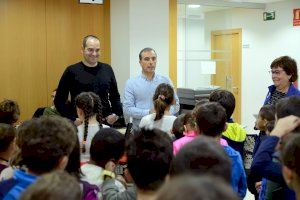 Los colegios de Paiporta se acercan a la política municipal con una visita al Ayuntamiento