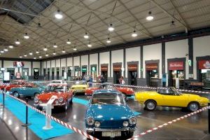 La estación de Alicante de Adif acoge una exposición de automóviles ‘Seat 850 Spider’ y ‘Seat 850 Sport Coupé’