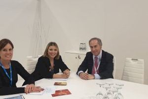 Mari Carmen Sánchez se reúne con el Director de la OET en la World Travel Market para alinear estrategias de promoción conjuntas en 2020