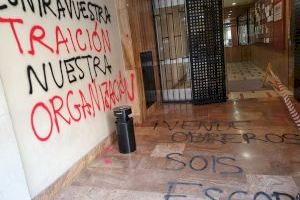 La sede del PSPV-PSOE en Valencia amanece con pintadas de protesta