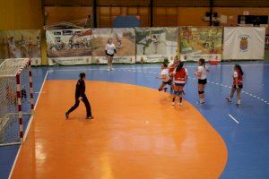 Onda acoge a las mejores jugadoras de balonmano autonómico con cuatro representantes locales