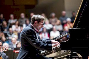 Boris Giltburg interpreta con la Ov el concierto para piano nº 2 de Liszt e inicia su labor como artista residente - (foto 2) Boris Giltburg interpreta con la Ov el concierto para piano nº 2 de Liszt e inicia su labor como artista residente - (foto 2)