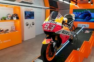 La moto con la que Marc Márquez ganó el Mundial en 2017 puede verse en Cheste hasta el domingo