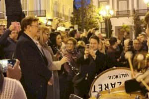 Ximo Puig asiste a la interpretación de pasodobles por parte de más de 500 músicos y músicas en el encuentro 'Gran Paquito''