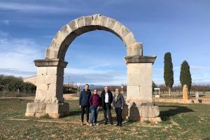 El Ayuntamiento de Cabanes inicia con Patrimonio los contactos para poner en valor el Arco Romano