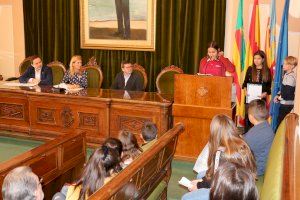 Los pequeños vecinos de Castellón llenan en salón de plenos del Ayuntamiento para reivindicar sus derechos