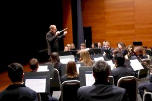 Cuatro nuevos músicos entran en la banda en el Concierto de Santa Cecilia en La Nucía