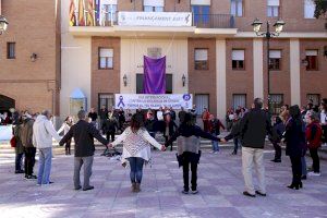 Once colectivos de Puçol se suman al acto oficial del 25 de noviembre contra la violencia machista