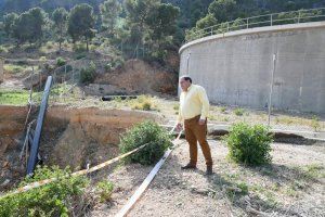 La reparación del talud del depósito de agua de San Antón en Orihuela, llevará consigo la mejora del entorno para mayor seguridad de la infraestructura