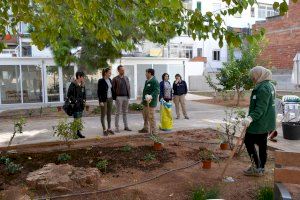 El Ayuntamiento de la Vall d’Uixó mejora el jardín del Hogar Sagrada Familia con un taller de empleo