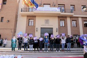 Trece colectivos, la policía local, la guardia civil y el Ayuntamiento de Puçol, juntos contra la violencia