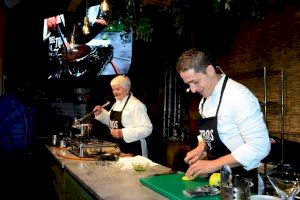 Del Tros al Plat ofrece cocina en vivo con producto local en la Fiesta de la Manzana Esperiega de Ademuz